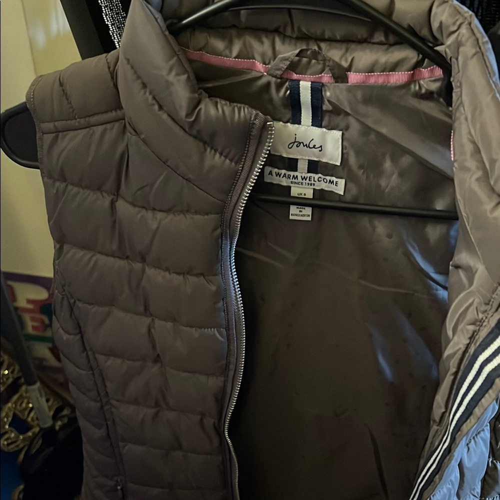 Joules Quilted Vest in Taupe